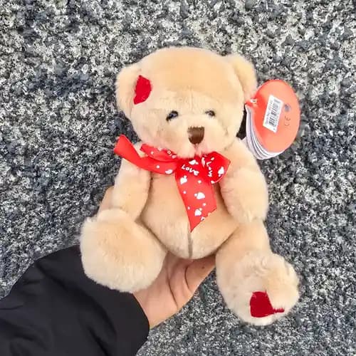 мече с панделка