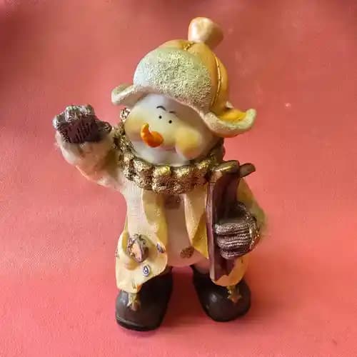 снежен човек скийор