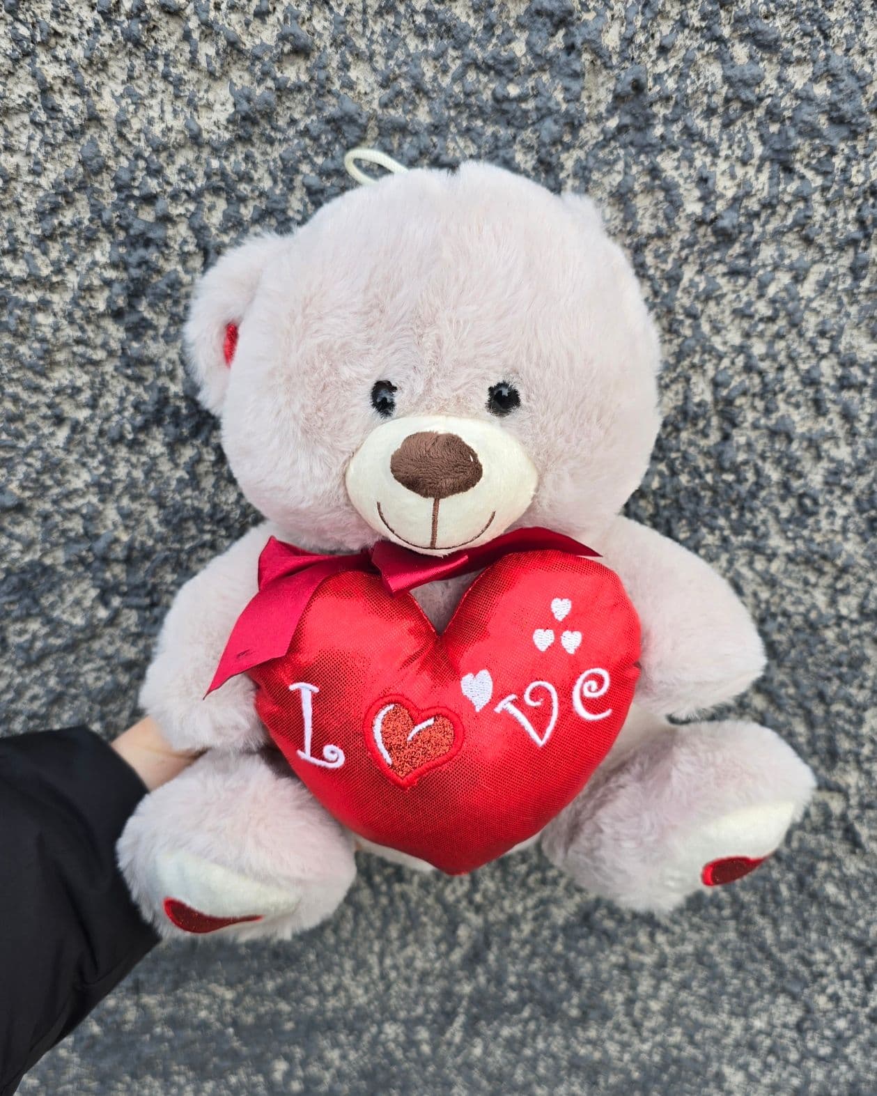 Мечо с надпис „Любов"