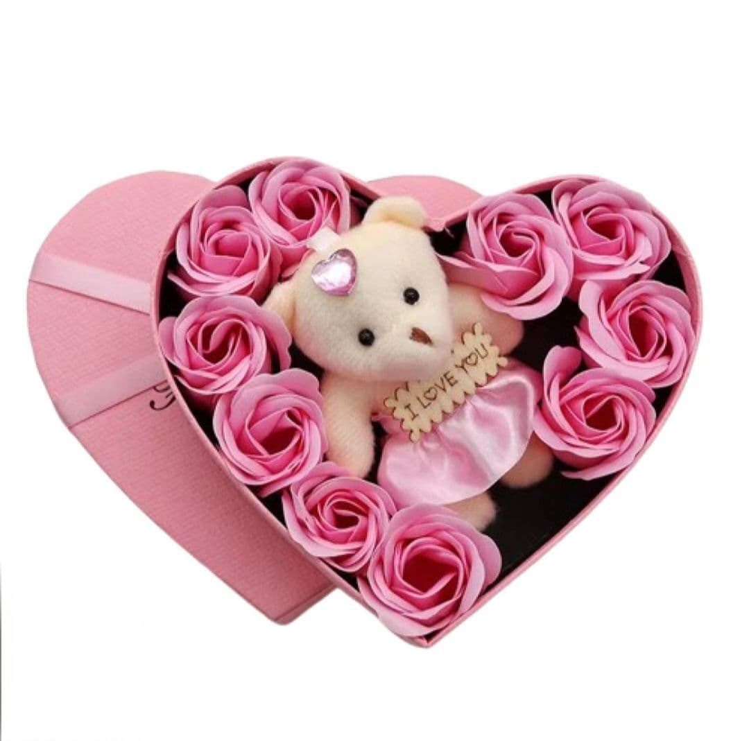 Кутия с мече и рози сърце