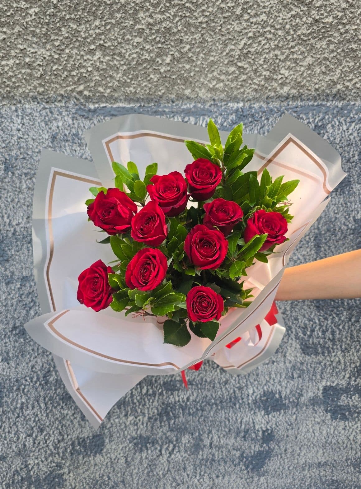 букет с червени рози
