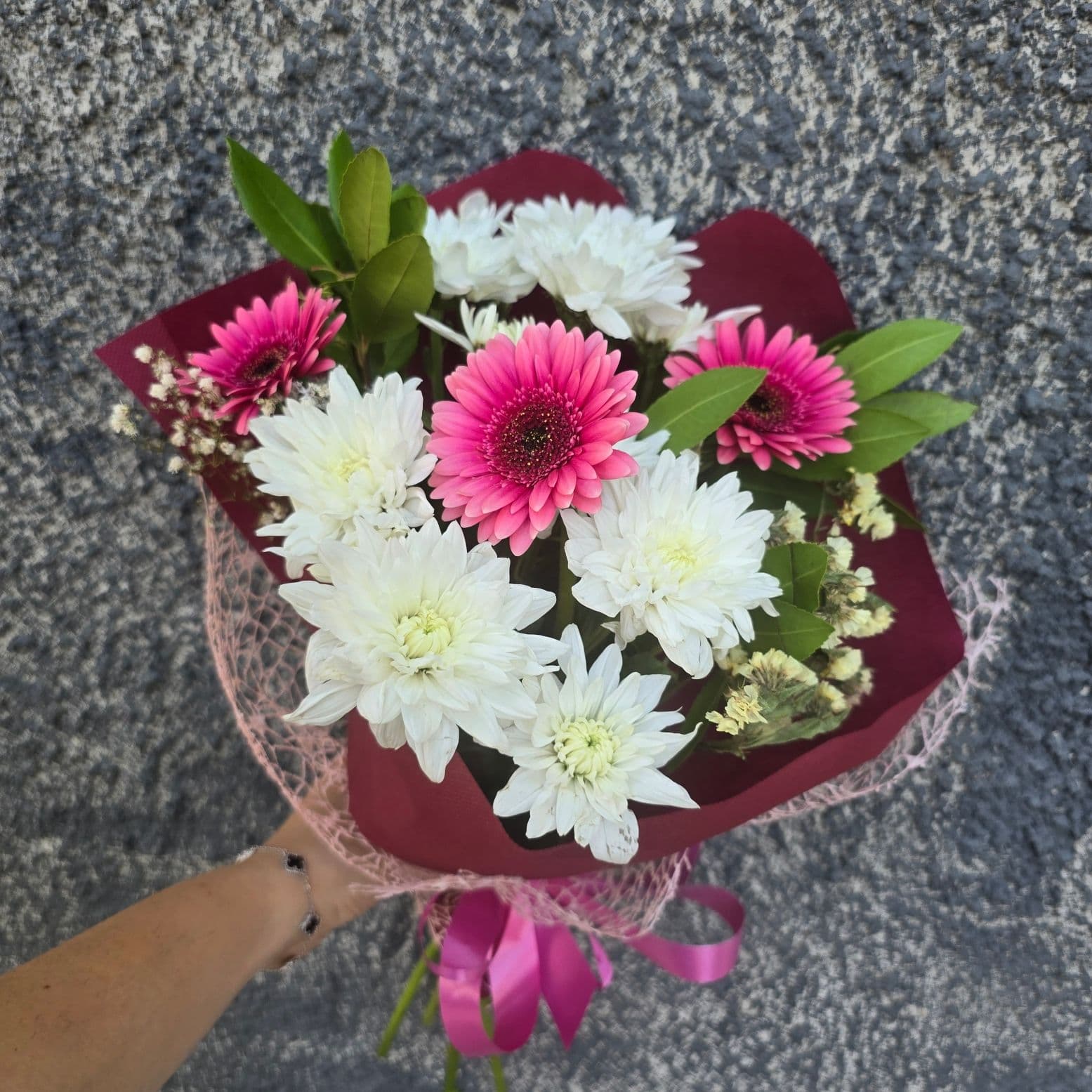 летен букет с гербери и хризантеми