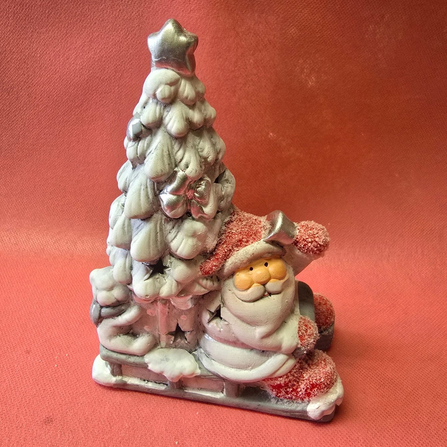 светещ коледен свещник с елха и дядо коледа