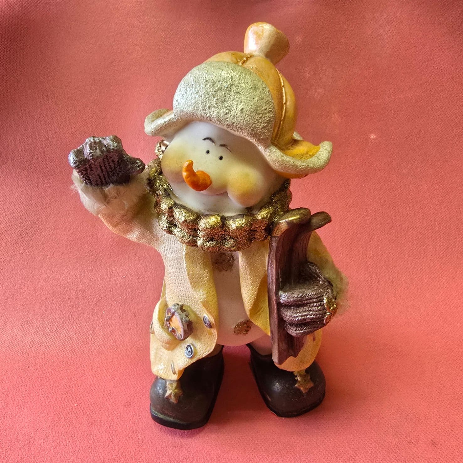 снежен човек скийор