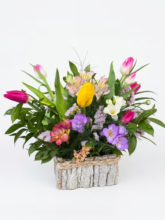 Пролетна симфония от цветя в кашпа
